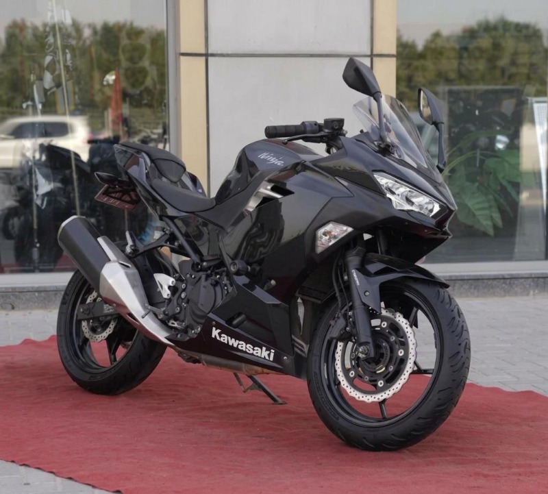 Used 2019 Kawasaki Ninja 400 ABS Motorcycle for Sale In Sharjah photo 2