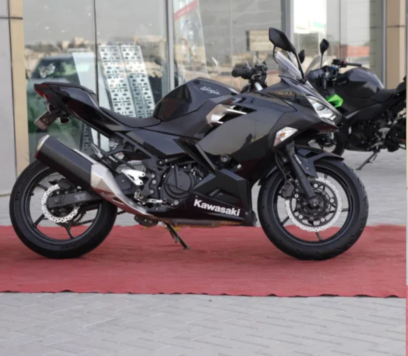 Used 2019 Kawasaki Ninja 400 ABS Motorcycle for Sale In Sharjah photo 3