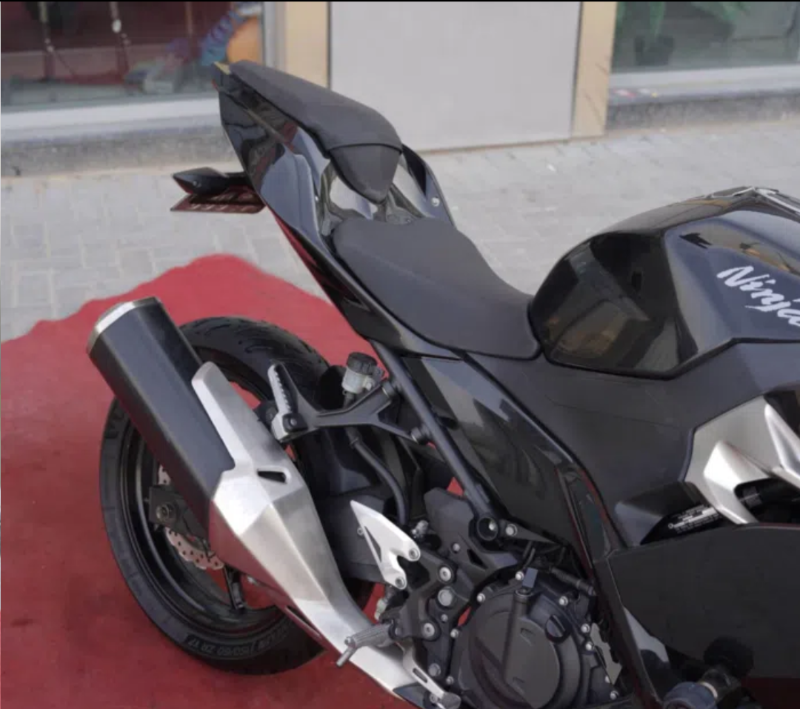 Used 2019 Kawasaki Ninja 400 ABS Motorcycle for Sale In Sharjah photo 4