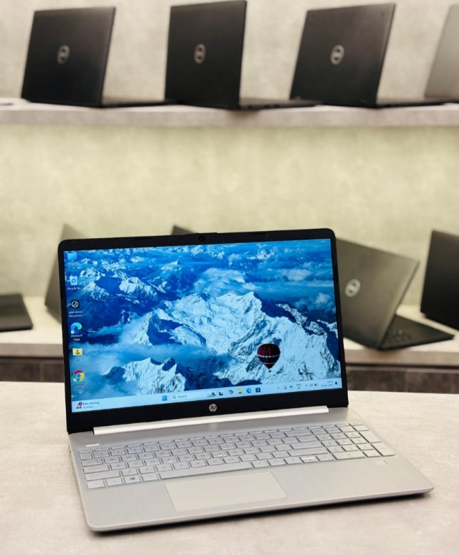 HP 15s i7 11th GEN photo 2