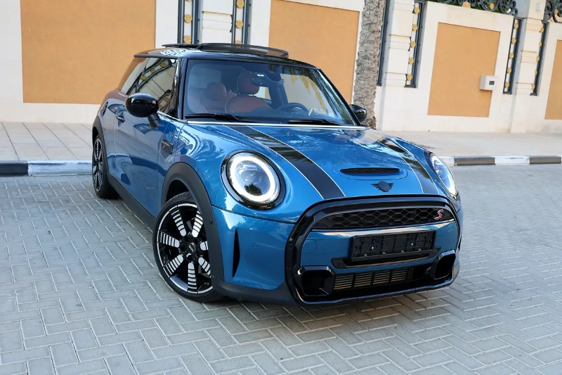 MINI Cooper Cooper S photo 2