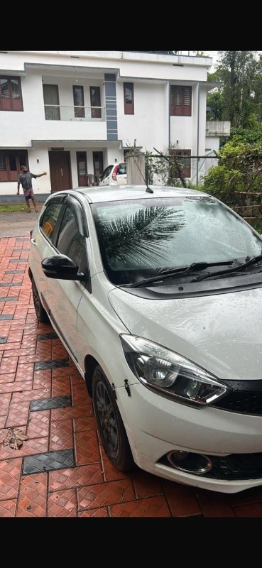 Tata tiago photo 2