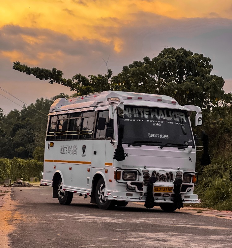 Mahindra tourister  photo 2