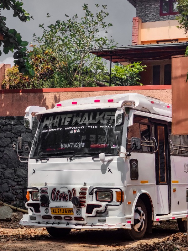Mahindra tourister  photo 4