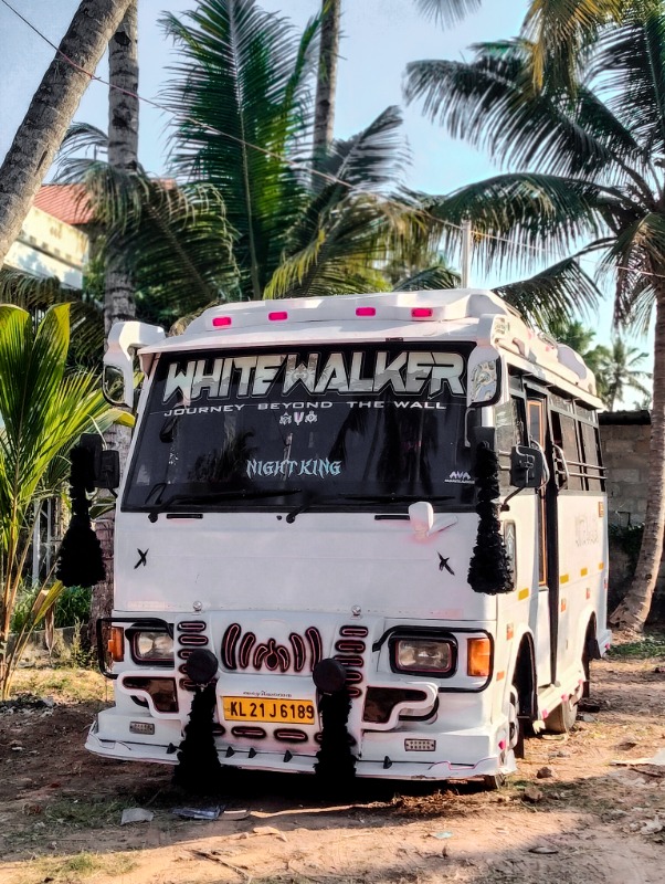 Mahindra tourister  photo 3