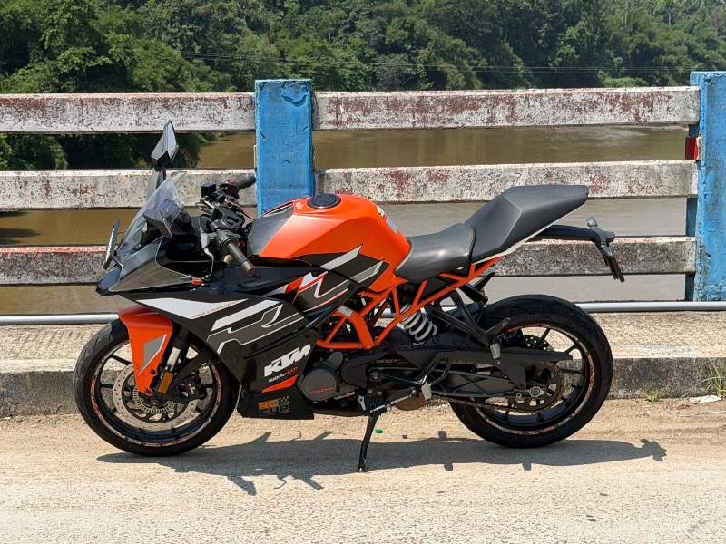 KTM RC 200 photo 2