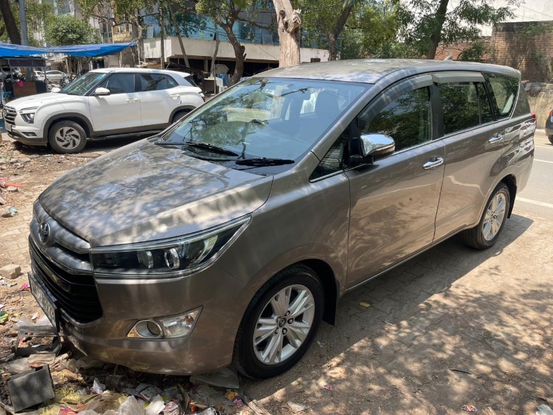 Toyata Innova crysta 2.8 Z automatic  photo 2
