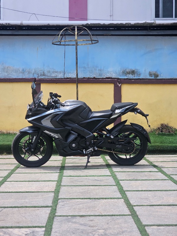 ➖2021 model Rs200 ➖Single onwer ➖New chain and sprocket ➖New tyre ➖Good condition  ➖Refinance available photo 3