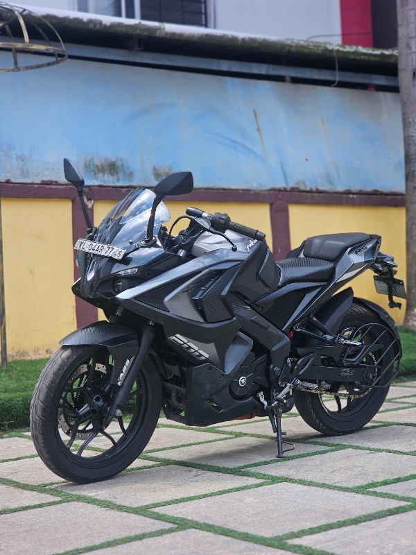 ➖2021 model Rs200 ➖Single onwer ➖New chain and sprocket ➖New tyre ➖Good condition  ➖Refinance available photo 2