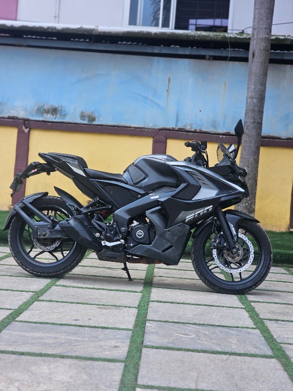 ➖2021 model Rs200 ➖Single onwer ➖New chain and sprocket ➖New tyre ➖Good condition  ➖Refinance available photo 4