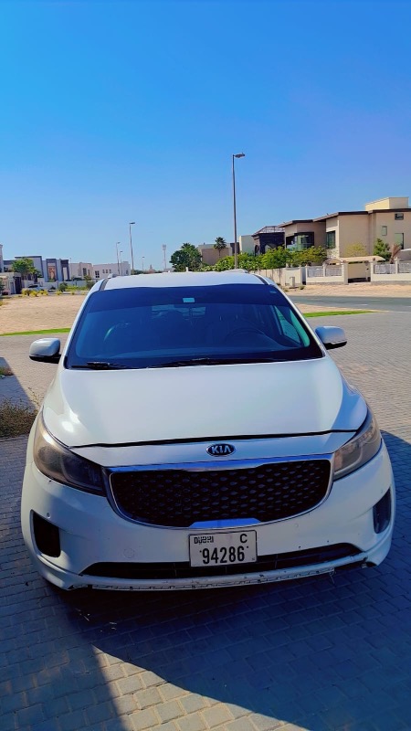 Kia sedona photo 2
