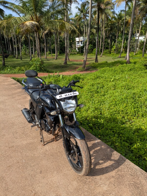 Yamaha Fz v2 photo 2