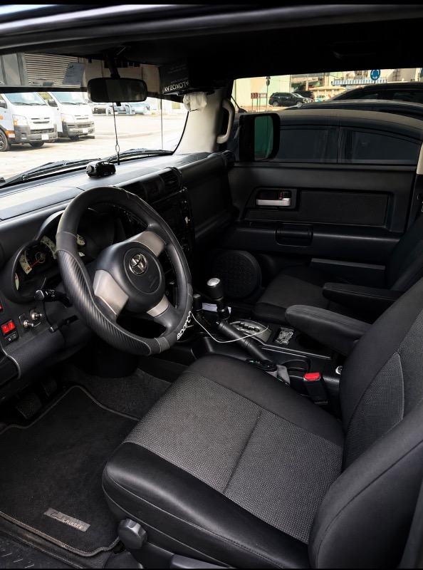 FJ CRUISER BLACK EDITION 2013 GCC ZERO ACCIDENT photo 3