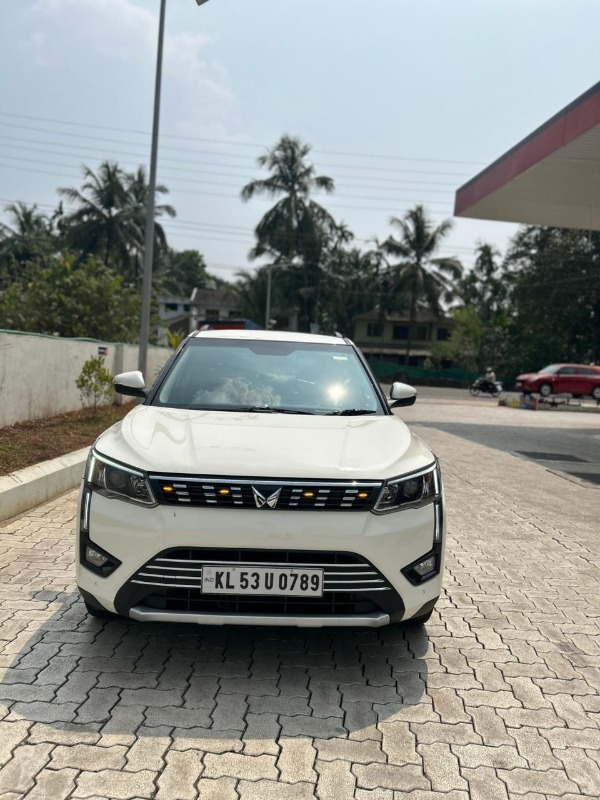 Mahendra XUV 300 W8 photo 3