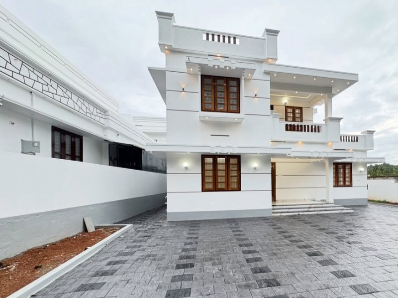 House for sale  photo 2