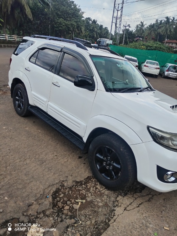 Toyota fortuner  legender 2010 photo 2
