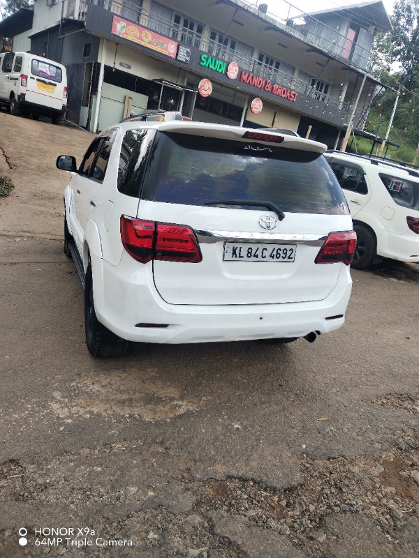Toyota fortuner  legender 2010 photo 3