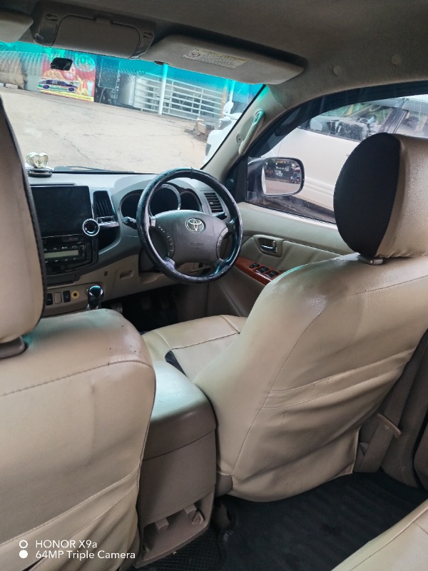 Toyota fortuner  legender 2010 photo 4