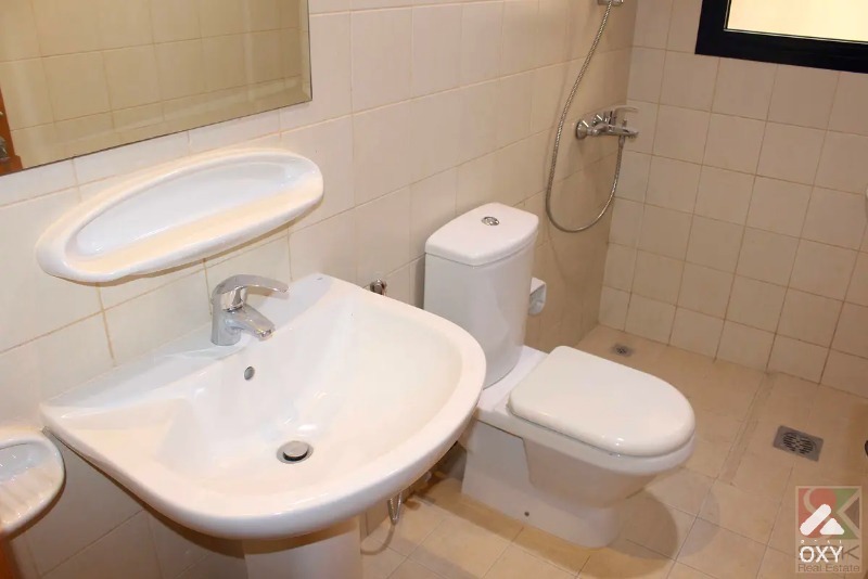 Spacious 2 BR Flat Available photo 3