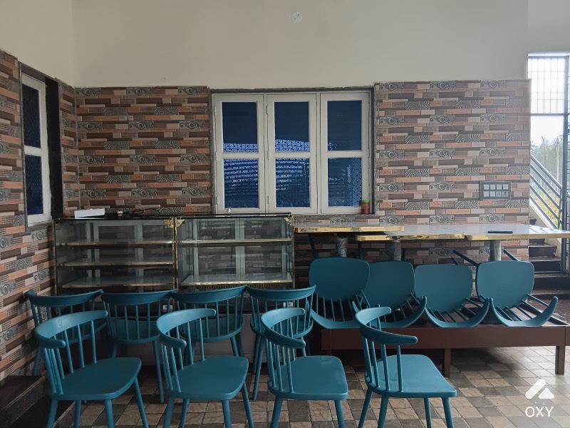 Hot box and table and chair  photo 3