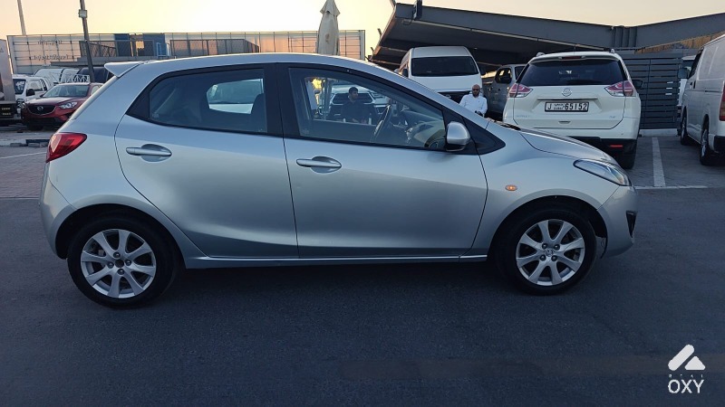 Mazda 2  photo 4