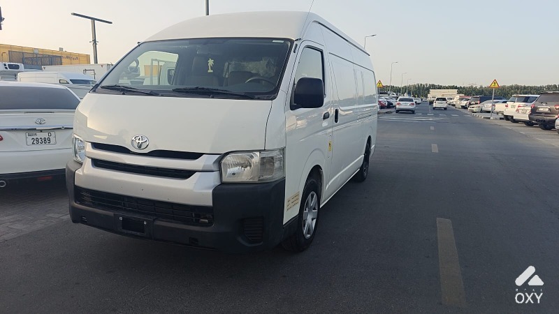 Toyota Hiace High Roof Delivery Van photo 2