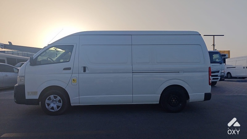 Toyota Hiace High Roof Delivery Van photo 3