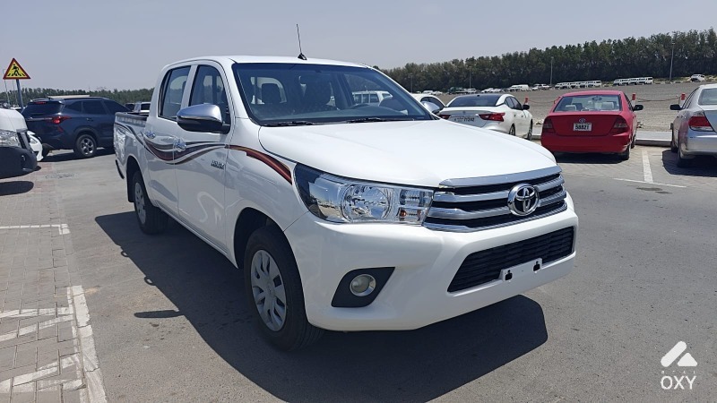 Toyota Hilux Double Cabin Pick Up photo 2