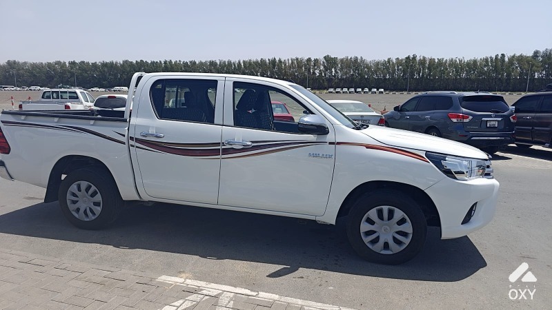Toyota Hilux Double Cabin Pick Up photo 3