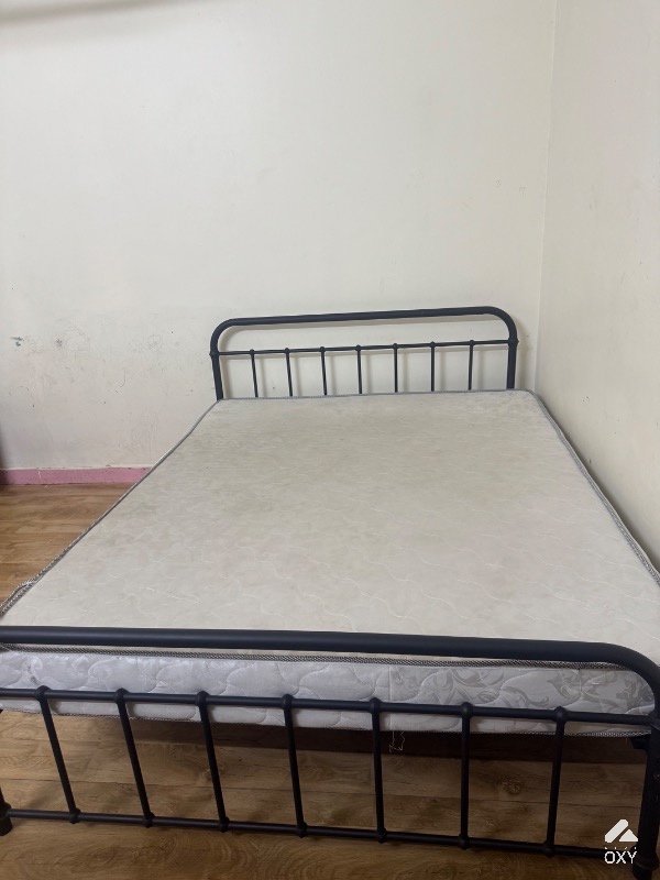 Cot and bed photo 2