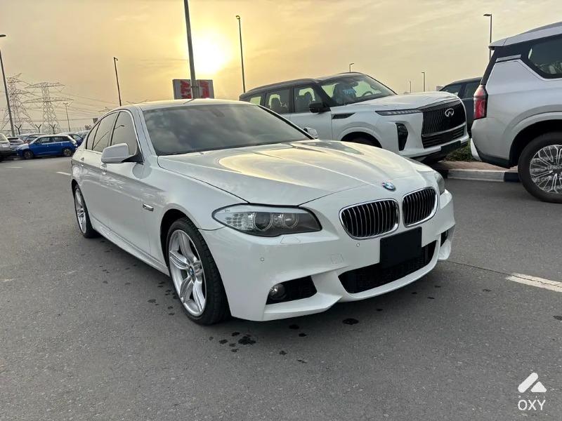 BMW 5-Series 550i photo 2
