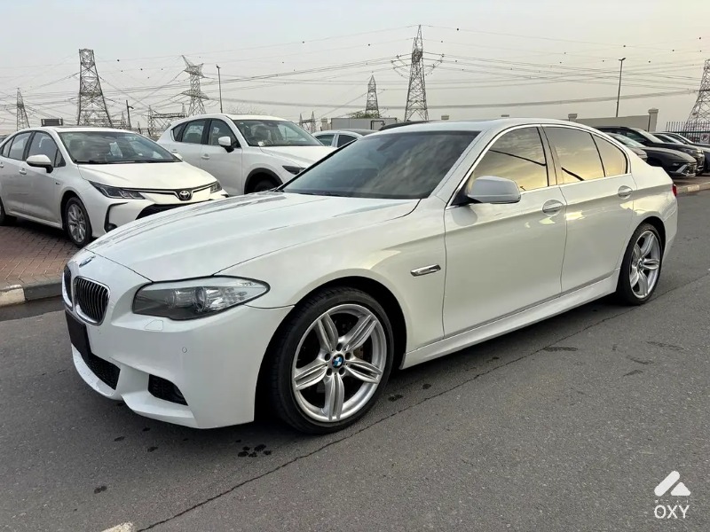 BMW 5-Series 550i photo 3