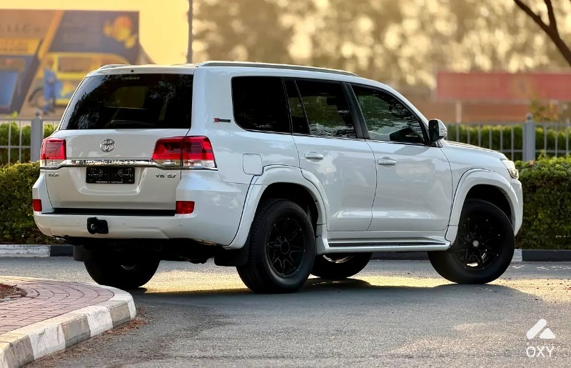 Toyota Land Cruiser VXR photo 3