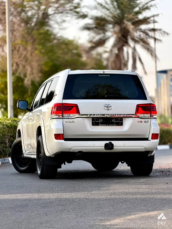 Toyota Land Cruiser VXR photo 4