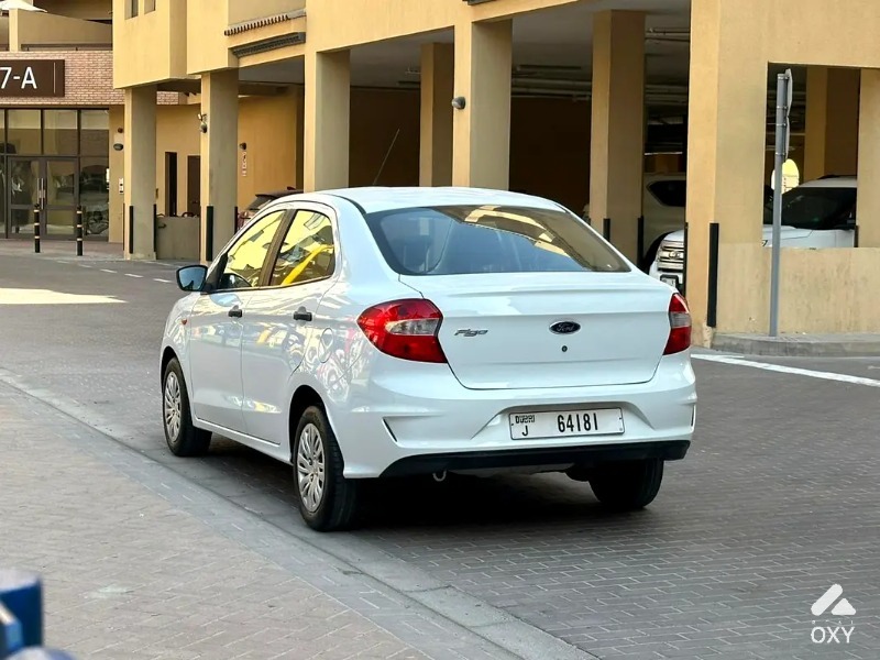  Ford Figo Ambiente photo 2