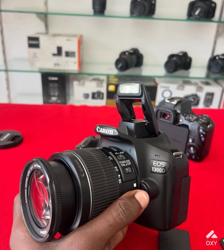 CANON 1300D photo 2
