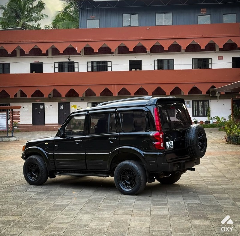 SCORPIO FULL BLACK photo 2