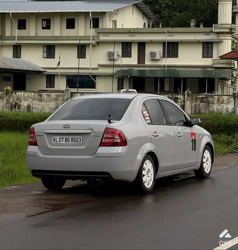 FORD FIESTA photo 2