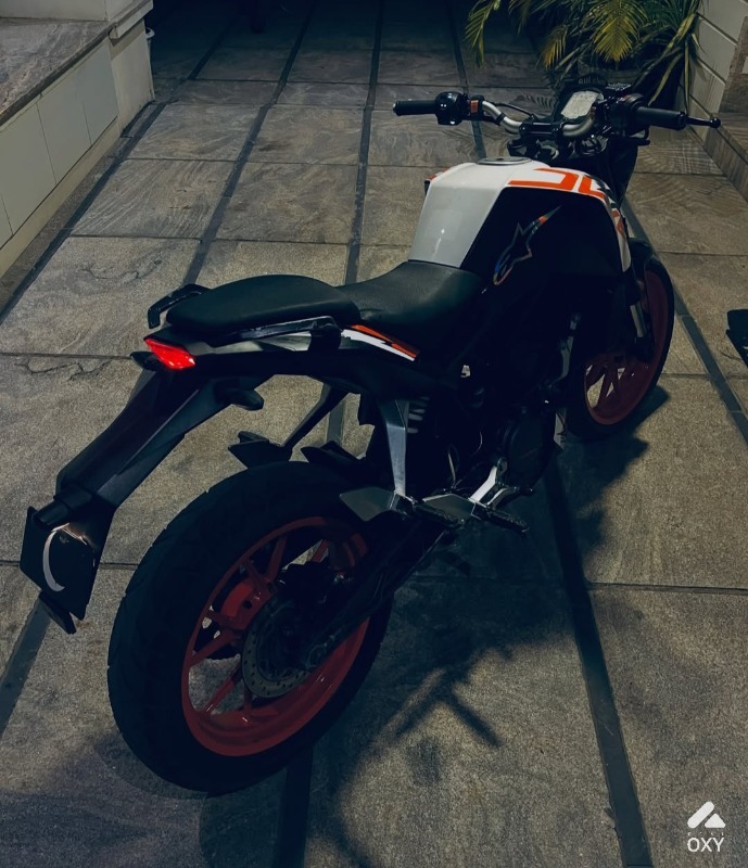 Duke 125 photo 2